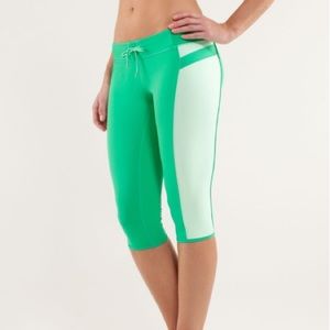 Lululemon Green Heat It Up Crop Size 6